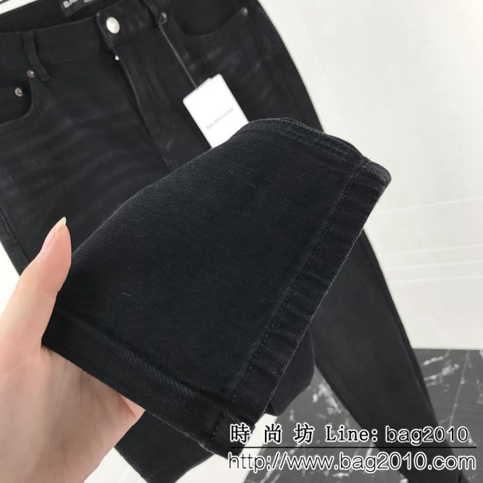 BALENCIAGA巴黎世家 特別款 18ss秋冬新款 男款牛仔褲 背後腰部字母印花款 ydi2250